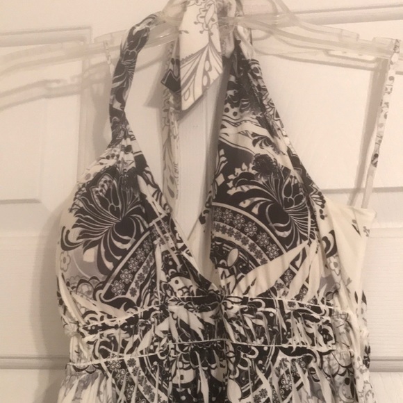 Sundress - Picture 2 of 8